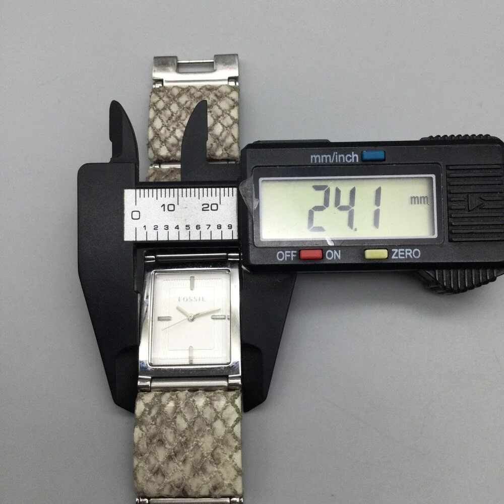 Fossil Womens Watch 24mm Silver Tone Dial Dress CE-2259 New Battery 6.5